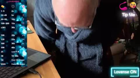 Snapshot of fellainsp8 chatting on October 15, 8:03 am Adam online show from October 15, 8:03 am