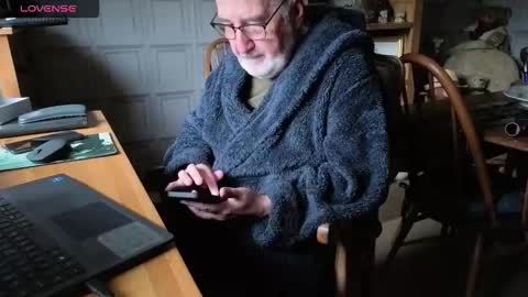 Snapshot of fellainsp8 chatting on October 16, 7:20 am Adam online show from October 16, 7:20 am