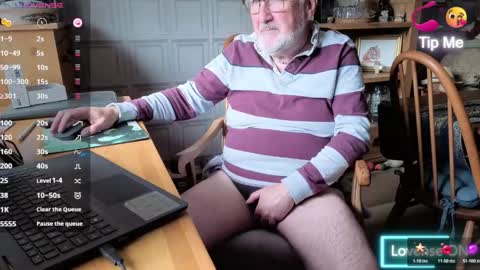 Snapshot of fellainsp8 chatting on October 18, 1:34 pm Adam online show from October 18, 1:34 pm