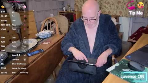 Snapshot of fellainsp8 chatting on November 1, 9:06 pm Adam online show from November 1, 9:06 pm