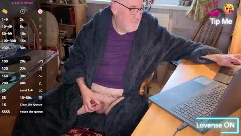 Snapshot of fellainsp8 chatting on November 5, 8:03 am Adam online show from November 5, 8:03 am