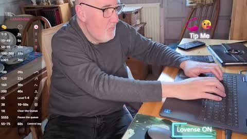 Snapshot of fellainsp8 chatting on November 23, 12:16 pm Adam online show from November 23, 12:16 pm