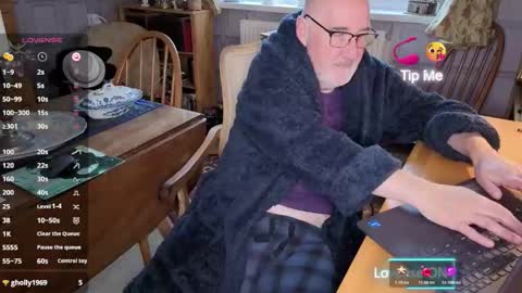 Snapshot of fellainsp8 chatting on November 27, 8:38 am Adam online show from November 27, 8:38 am