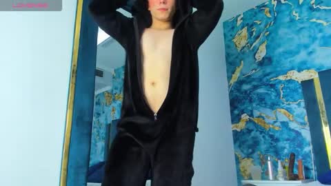 Snapshot of femboy_max chatting on November 24, 2:50 pm Femboy Max online show from November 24, 2:50 pm