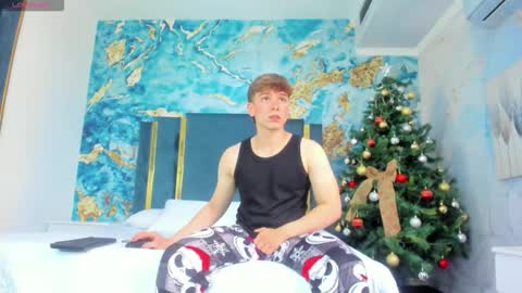 Snapshot of femboy_max chatting on December 4, 12:25 pm Femboy Max online show from December 4, 12:25 pm