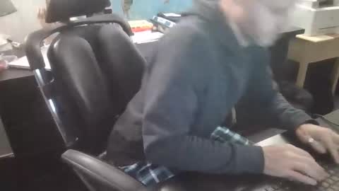 femdomsubby online show from April 19, 8:57 am