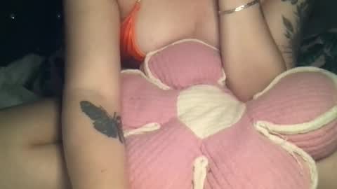 Snapshot of femmefatalebabe chatting on October 31, 5:41 am     online show from October 31, 5:41 am