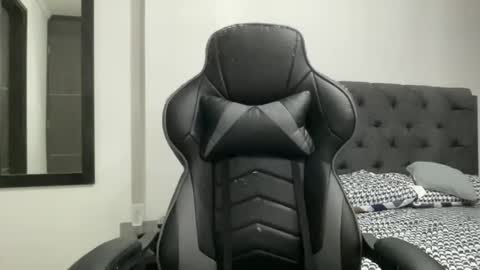 Snapshot of fenix_golden17 chatting on November 16, 3:12 am Fenix Golden17 ---- Every night after 2200 time Colombia online show from November 16, 3:12 am