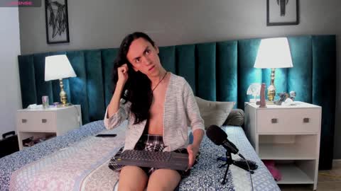 Karol online show from December 9, 1:29 am