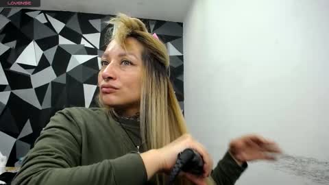 Snapshot of fenix_purple chatting on October 15, 7:58 pm FENIX online show from October 15, 7:58 pm