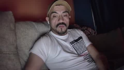 Snapshot of fernand89 chatting on December 22, 5:45 am fernand89 online show from December 22, 5:45 am