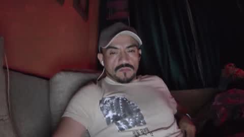 Snapshot of fernand89 chatting on December 26, 5:37 am fernand89 online show from December 26, 5:37 am