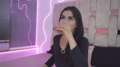 fernanda_thail_ online show from March 30, 8:21 pm