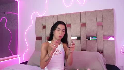 fernanda_thail_ online show from April 14, 7:31 pm