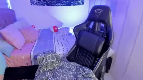 Fernanda Diaz online show from February 4, 6:04 am