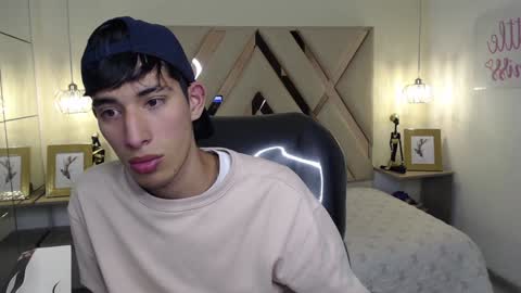 Snapshot of ferphoenix_ chatting on December 30, 3:36 am FER PHOENIX online show from December 30, 3:36 am