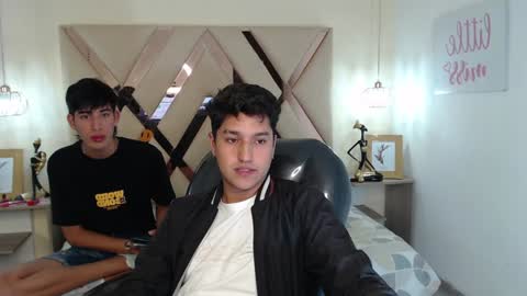 Snapshot of ferphoenix_ chatting on January 8, 4:12 am FER PHOENIX online show from January 8, 4:12 am