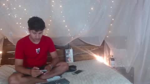 Snapshot of ferphoenix_ chatting on January 10, 3:29 am FER PHOENIX online show from January 10, 3:29 am