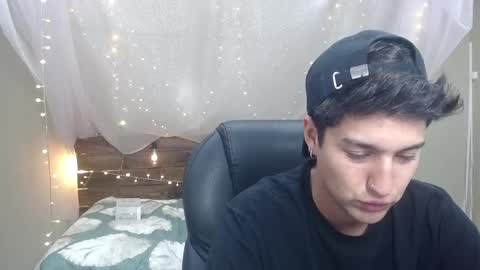 Snapshot of ferphoenix_ chatting on January 19, 3:39 am FER PHOENIX online show from January 19, 3:39 am