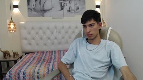 Snapshot of ferphoenix_ chatting on February 4, 8:56 am FER PHOENIX online show from February 4, 8:56 am