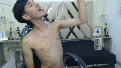 Snapshot of ferphoenix_ chatting on February 6, 3:27 am FER PHOENIX online show from February 6, 3:27 am