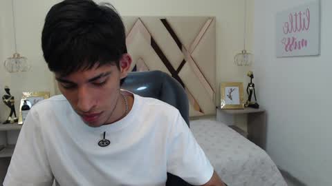 Snapshot of ferphoenix_ chatting on February 7, 3:55 am FER PHOENIX online show from February 7, 3:55 am