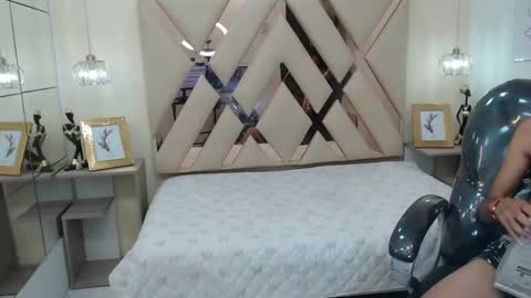 Snapshot of ferphoenix_ chatting on February 10, 6:31 am FER PHOENIX online show from February 10, 6:31 am