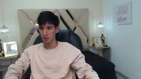 Snapshot of ferphoenix_ chatting on February 12, 3:29 am FER PHOENIX online show from February 12, 3:29 am