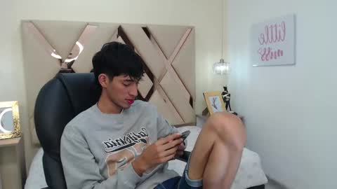 Snapshot of ferphoenix_ chatting on February 13, 3:50 am FER PHOENIX online show from February 13, 3:50 am