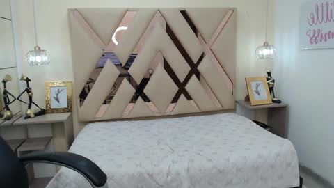 Snapshot of ferphoenix_ chatting on February 17, 3:15 am FER PHOENIX online show from February 17, 3:15 am