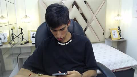 Snapshot of ferphoenix_ chatting on February 18, 9:54 am FER PHOENIX online show from February 18, 9:54 am