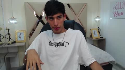 Snapshot of ferphoenix_ chatting on February 19, 3:28 am FER PHOENIX online show from February 19, 3:28 am