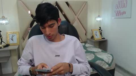 Snapshot of ferphoenix_ chatting on February 28, 3:48 am FER PHOENIX online show from February 28, 3:48 am