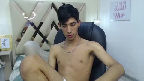 Snapshot of ferphoenix_ chatting on February 28, 9:04 am FER PHOENIX online show from February 28, 9:04 am