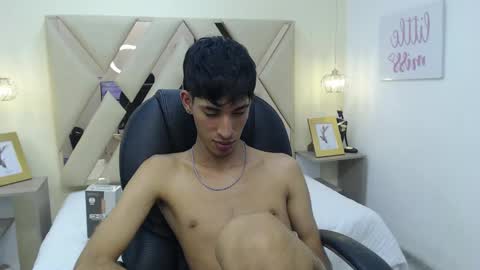 Snapshot of ferphoenix_ chatting on March 11, 6:21 am FER PHOENIX online show from March 11, 6:21 am