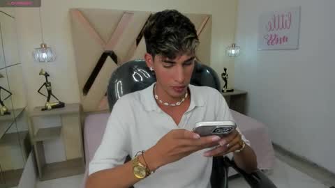 Snapshot of ferphoenix_ chatting on October 5, 4:00 am FER PHOENIX online show from October 5, 4:00 am