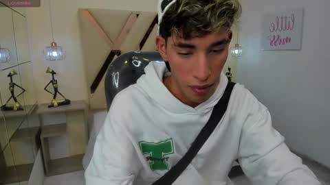 Snapshot of ferphoenix_ chatting on October 7, 3:14 am FER PHOENIX online show from October 7, 3:14 am