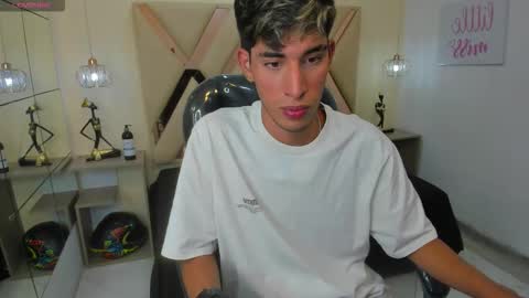 Snapshot of ferphoenix_ chatting on October 10, 4:22 am FER PHOENIX online show from October 10, 4:22 am