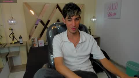 Snapshot of ferphoenix_ chatting on October 18, 4:26 am FER PHOENIX online show from October 18, 4:26 am