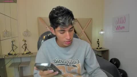 Snapshot of ferphoenix_ chatting on October 22, 3:07 am FER PHOENIX online show from October 22, 3:07 am