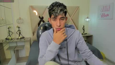 Snapshot of ferphoenix_ chatting on October 28, 3:32 am FER PHOENIX online show from October 28, 3:32 am