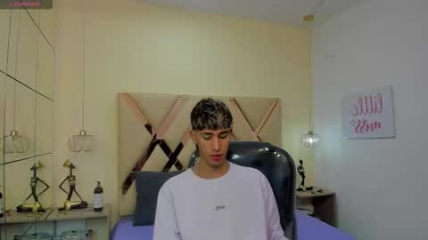 Snapshot of ferphoenix_ chatting on October 31, 3:18 am FER PHOENIX online show from October 31, 3:18 am