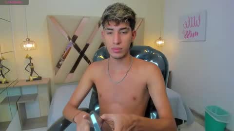 Snapshot of ferphoenix_ chatting on November 14, 3:16 am FER PHOENIX online show from November 14, 3:16 am