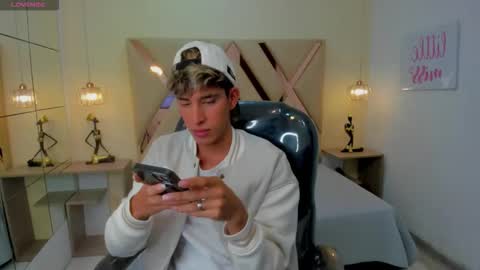 Snapshot of ferphoenix_ chatting on November 16, 3:45 am FER PHOENIX online show from November 16, 3:45 am