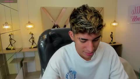 Snapshot of ferphoenix_ chatting on November 27, 3:41 am FER PHOENIX online show from November 27, 3:41 am