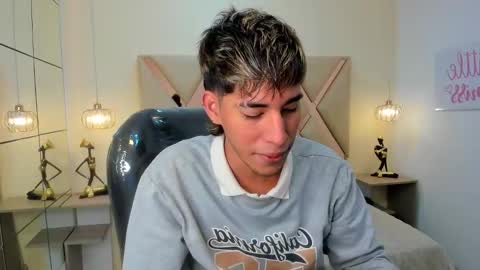 FER PHOENIX online show from December 21, 3:35 am