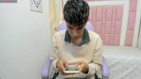 FER PHOENIX online show from April 12, 3:00 am