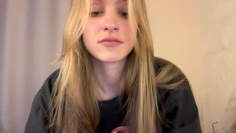 Lisa online show from December 6, 8:59 am