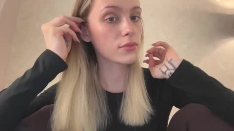 Lisa online show from November 28, 8:17 am