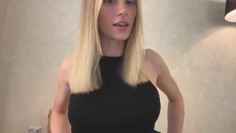 Lisa online show from December 3, 7:27 am